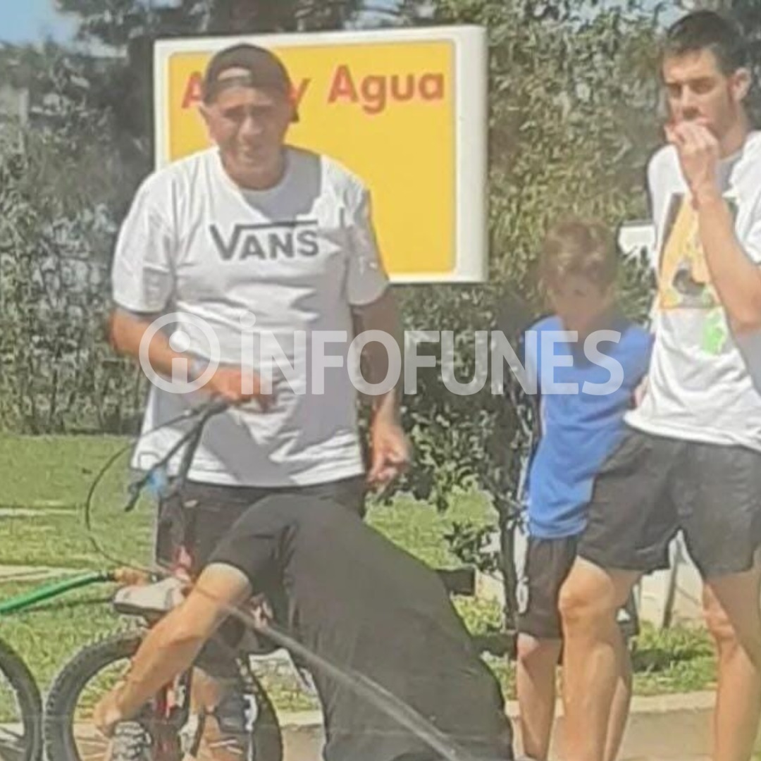 Thiago Messi salió a andar en bici por Funes pero antes infló las cubiertas en la Shell 